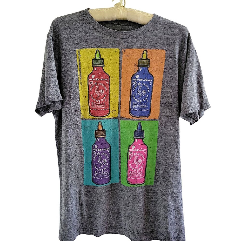 Distressed 4 Bottle Sriracha Hot Sauce Tee Shirt Size M